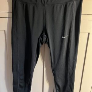 Nike Running Shorts Filament Dri Fit capri 3/4 | Ladies | Black | Medium |