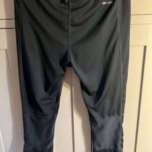 Nike Running Shorts Filament Dri Fit capri 3/4 | Ladies | Black | Medium |